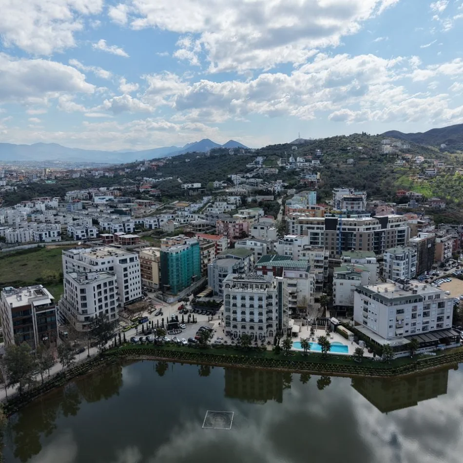 Tirane, shitet apartament 2+1+Ballkon , 144 m² 245.000 € (Liqeni i Thate)