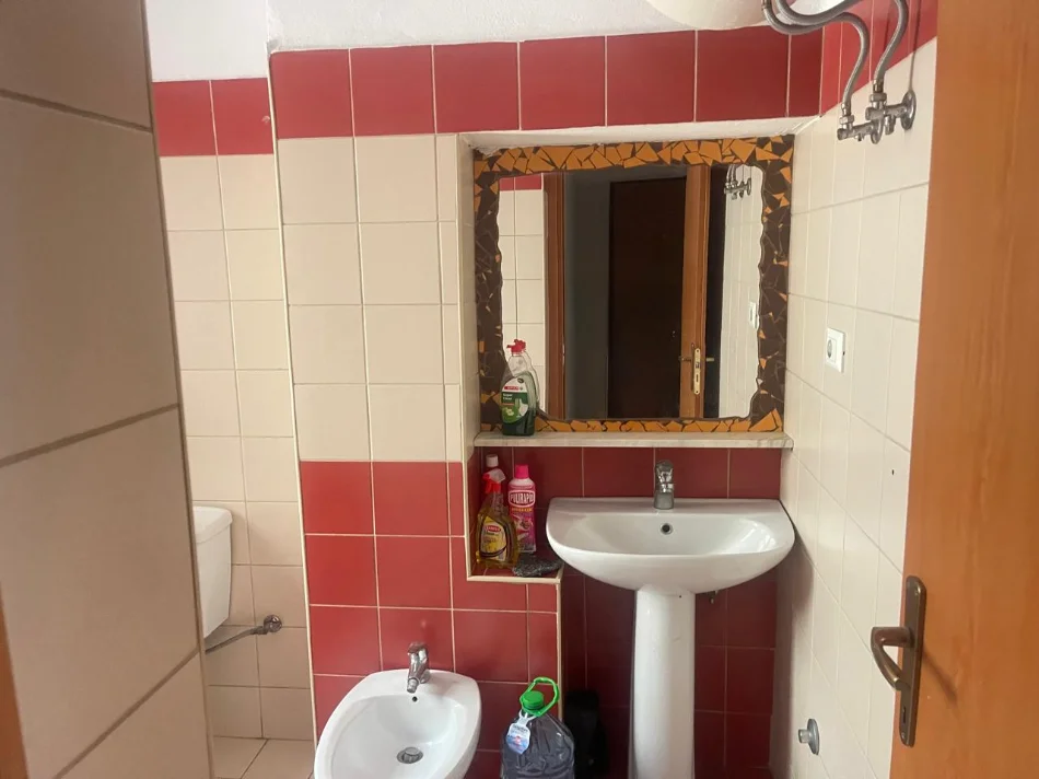 Shqiperi, jepet me qera apartament 1+1 Kati 2, 