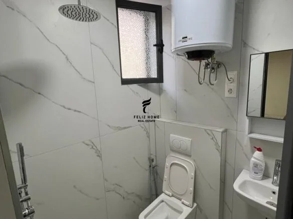 Tirane, jepet me qera apartament 1+1 Kati 1, 65 m² 400 € (SHKOLLA E BASHKUAR)