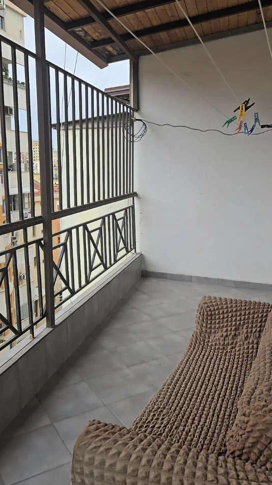 Tirane, jepet me qera apartament 2+1+Ballkon Kati 6, 105 m² 730 € (selvia)