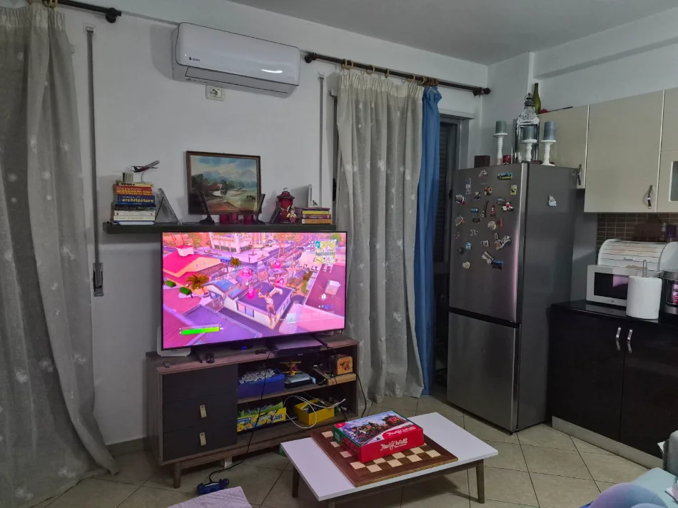 Tirane, jepet me qera apartament 2+1 , 550 € 