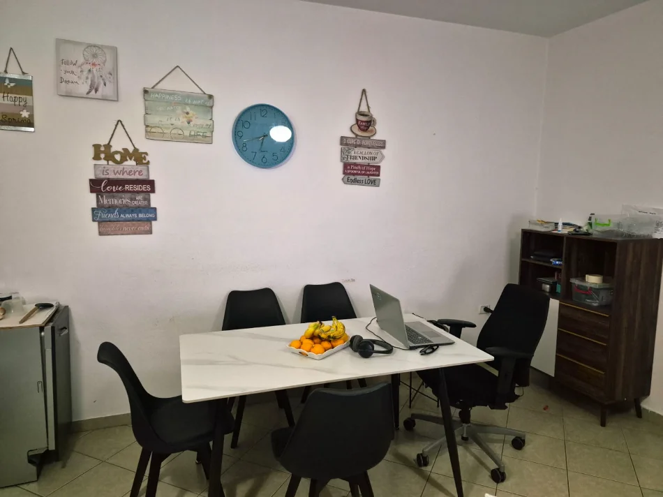 Tirane, jepet me qera apartament 2+1 , 550 € 