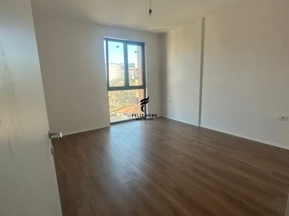 Tirane, jepet me qera zyre Kati 4, 80 m² 850 € (RRUGA E KAVAJES)