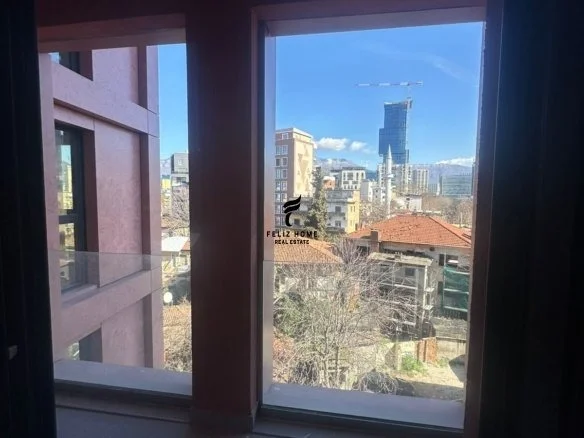 Tirane, jepet me qera zyre Kati 4, 80 m² 850 € (RRUGA E KAVAJES)