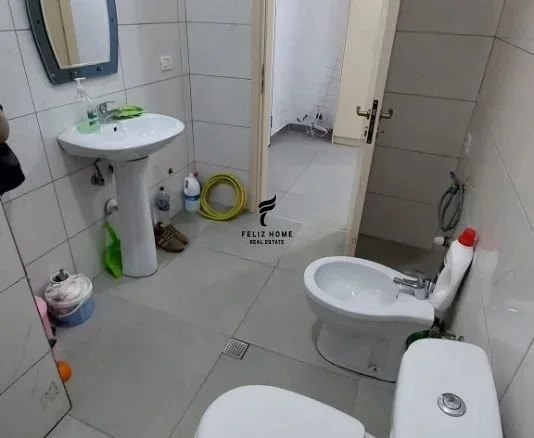 Tirane, shitet garsonier 1+1 Kati 2, 53 m² 78.000 € (RESTORANT FRESKU)