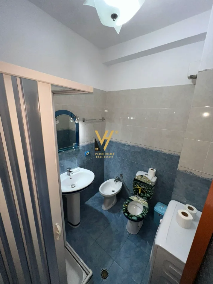 Tirane, jepet me qera apartament 3+1+Ballkon Kati 2, 100 m² 670 € (KOMUNA E PARISIT)