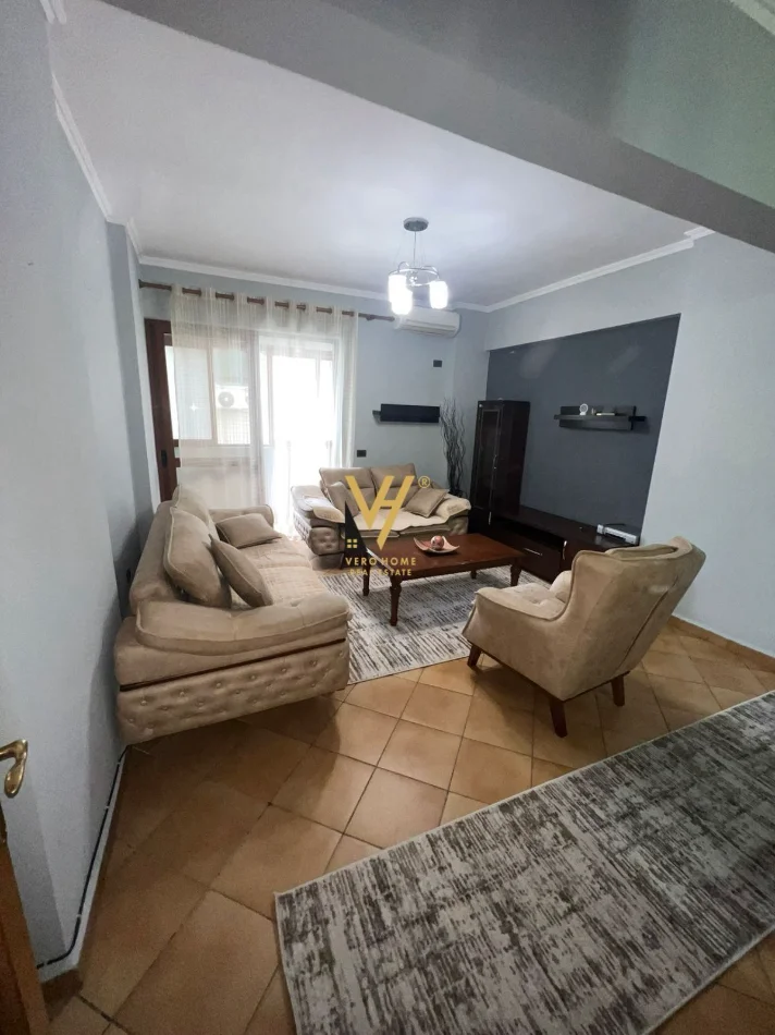 Tirane, jepet me qera apartament 3+1+Ballkon Kati 2, 100 m² 670 € (KOMUNA E PARISIT)