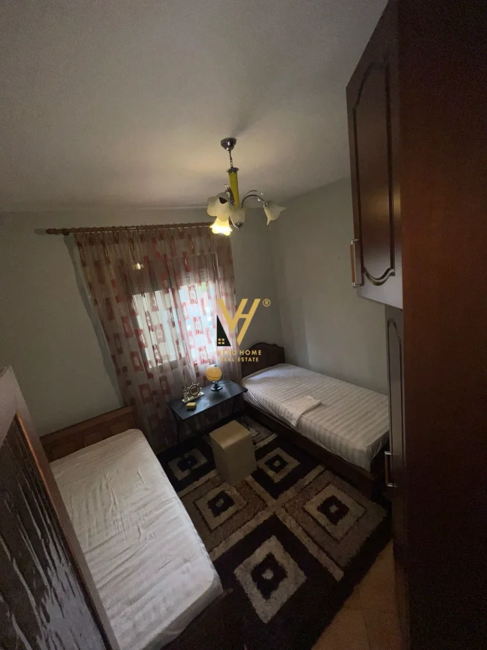 Tirane, jepet me qera apartament 3+1+Ballkon Kati 2, 100 m² 670 € (KOMUNA E PARISIT)