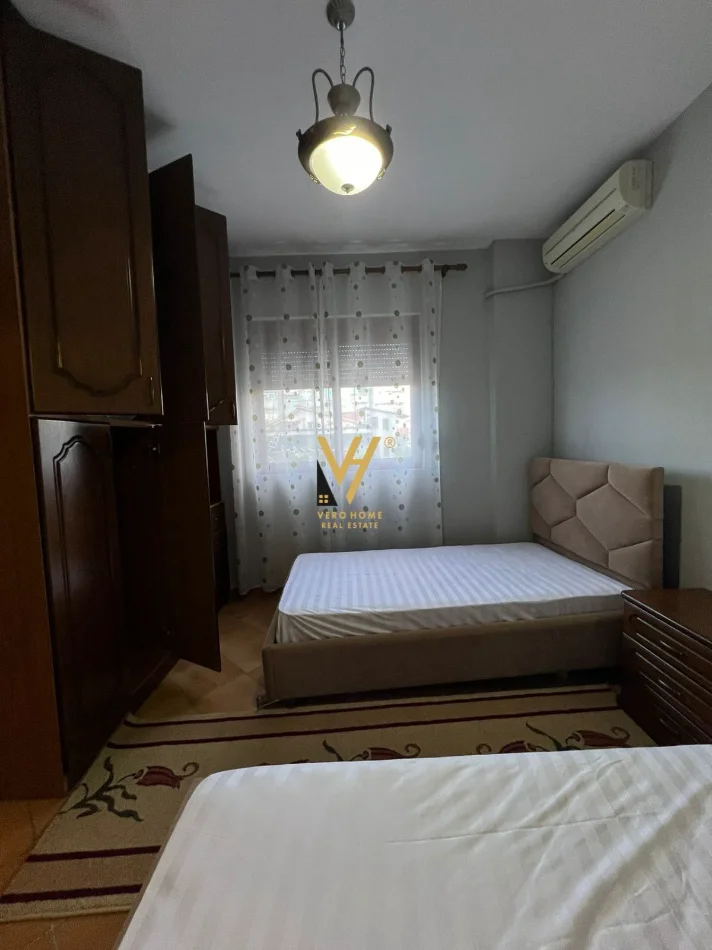 Tirane, jepet me qera apartament 3+1+Ballkon Kati 2, 100 m² 670 € (KOMUNA E PARISIT)