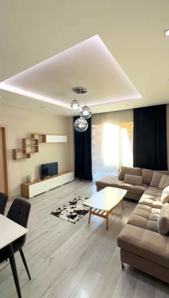 Jepet me qira apartament 2+1,  550 € ne Astir