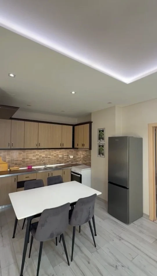 Jepet me qira apartament 2+1,  550 € ne Astir