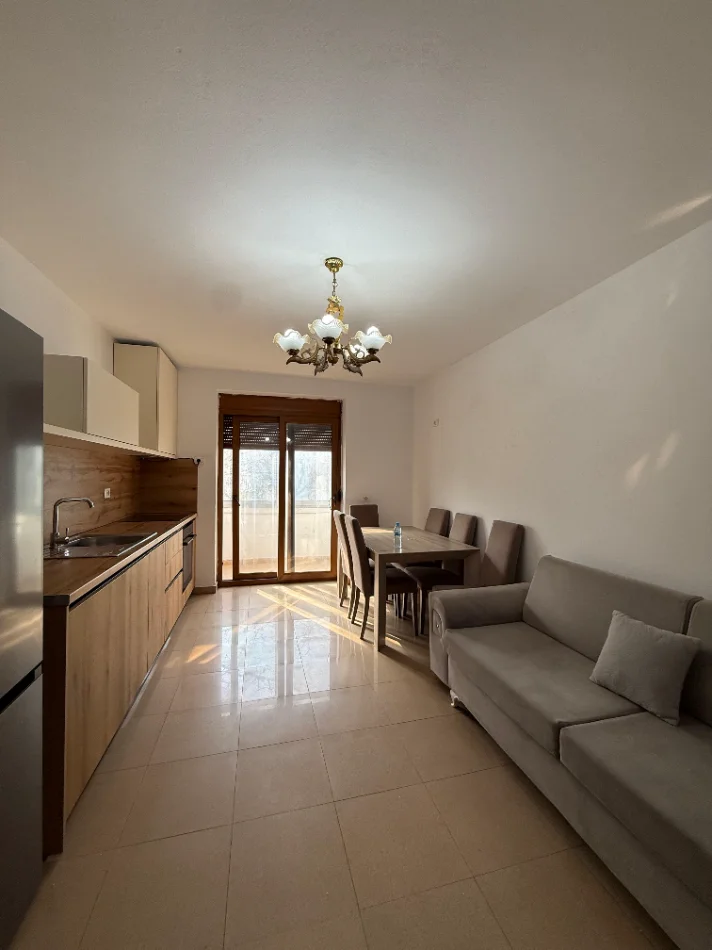 Tirane, jepet me qera apartament 2+1 , 60.000LEKE (VASIL SHANTO)