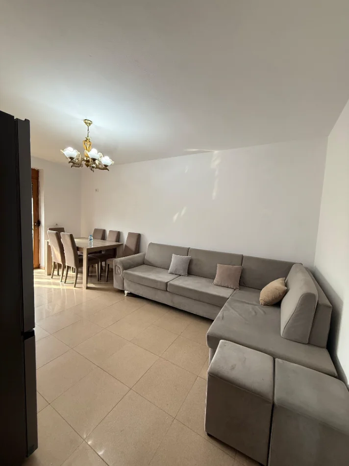 Tirane, jepet me qera apartament 2+1 , 60.000LEKE (VASIL SHANTO)