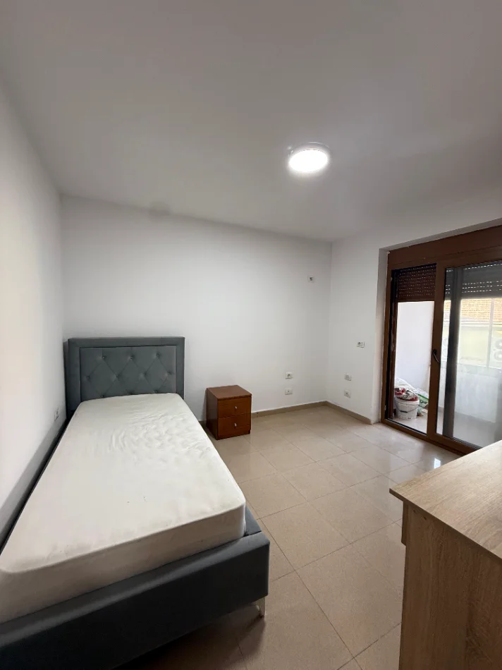 Tirane, jepet me qera apartament 2+1 , 60.000LEKE (VASIL SHANTO)