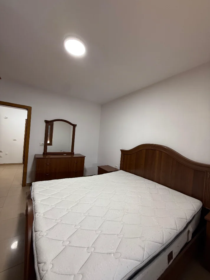 Tirane, jepet me qera apartament 2+1 , 60.000LEKE (VASIL SHANTO)