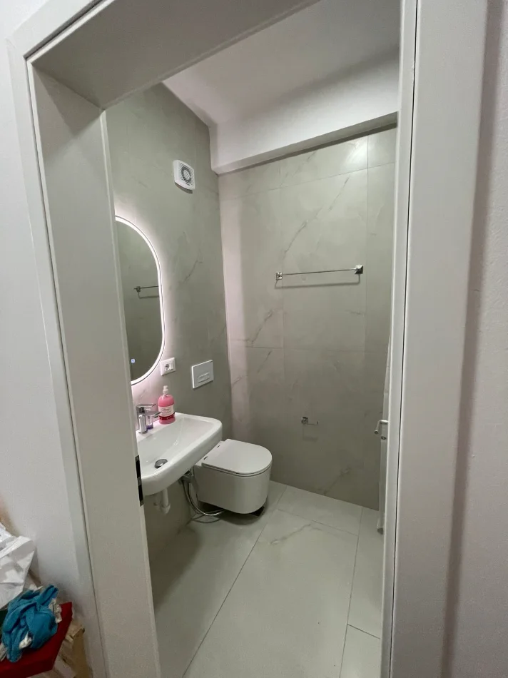 Tirane, jepet me qera apartament 1+1+Ballkon Kati 3, 65 m² 450 € 