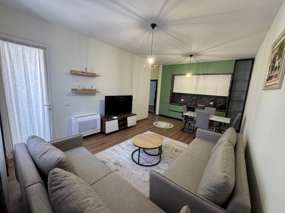 Tirane, jepet me qera apartament 2+1 Kati 5, 550 € 