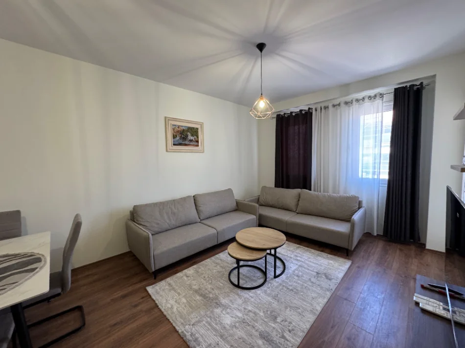 Tirane, jepet me qera apartament 2+1 Kati 5, 550 € 