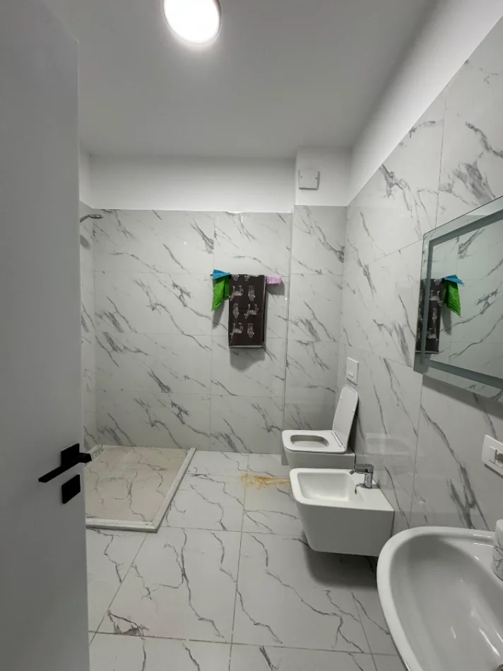 Tirane, jepet me qera apartament 2+1 Kati 5, 550 € 