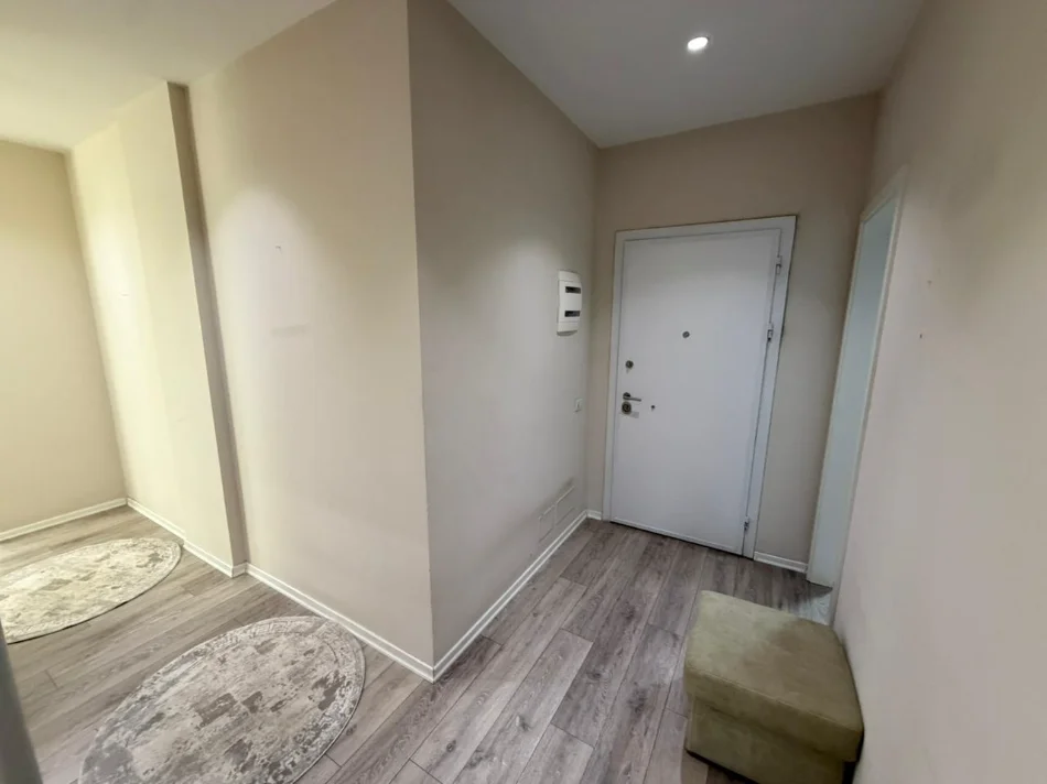 Tirane, jepet me qera apartament 2+1 Kati 9, 