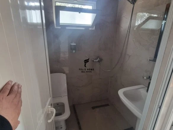 Tirane, jepet me qera garsonier 1+1 Kati 7, 40 m² 350 € (MINE PEZA)