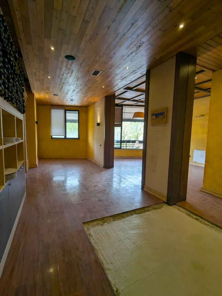 Tirane, jepet me qera ambjent biznesi Kati 2, 98 m² 1.000 € (Don Bosko)