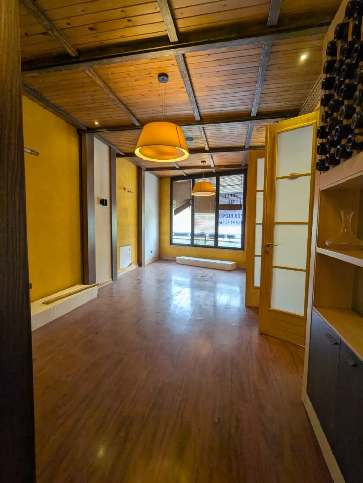 Tirane, jepet me qera ambjent biznesi Kati 2, 98 m² 1.000 € (Don Bosko)