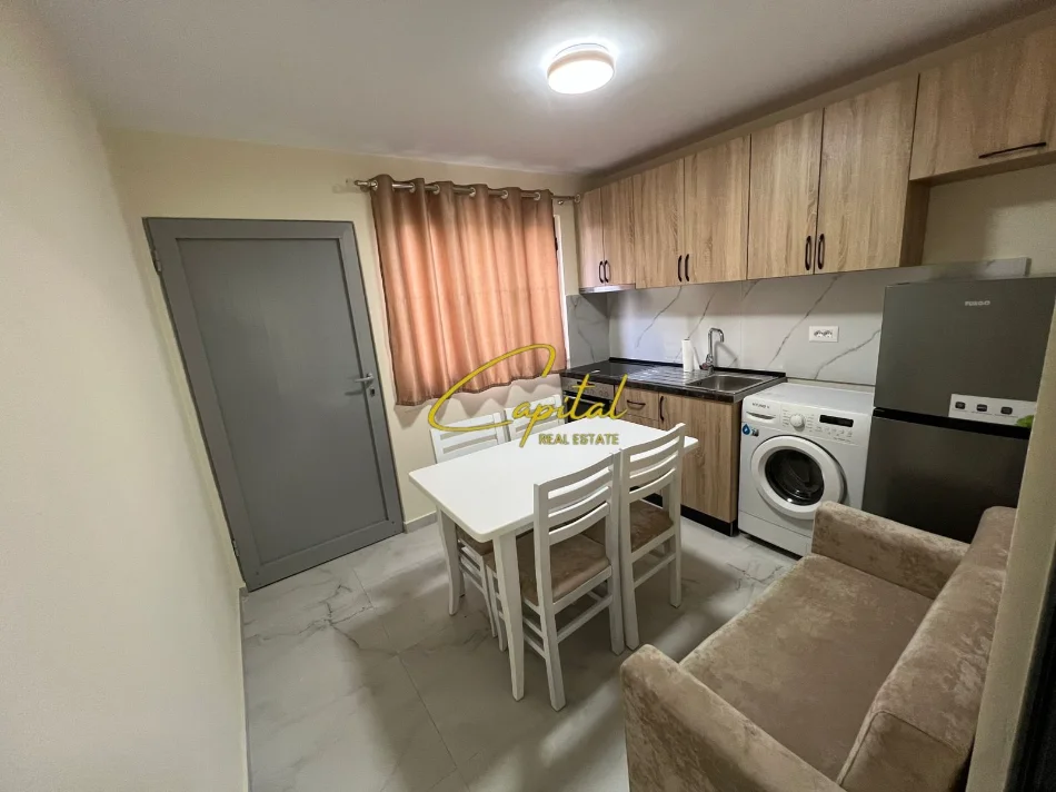 Tirane, jepet me qera apartament 1+1 Kati 1, 60 m² 400 € (RRUGA E DIBRES)