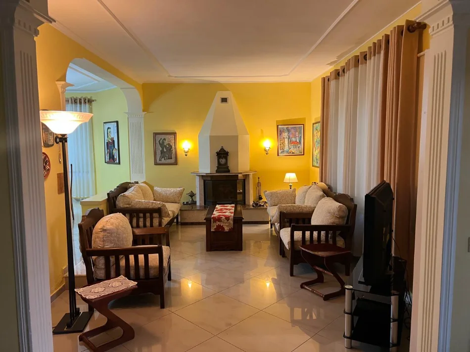 Tirane, jepet me qera Vile 2 Katshe Kati 1, 345 m² 1.800 € (Sauk)