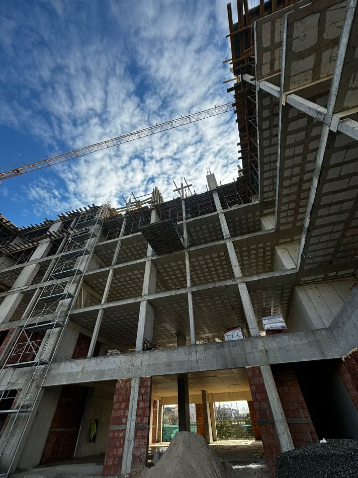 Tirane, jepet me qera apartament 1+1 Kati 7, 61 m² 52.000 € (VANETINO 4, KAMEZ)