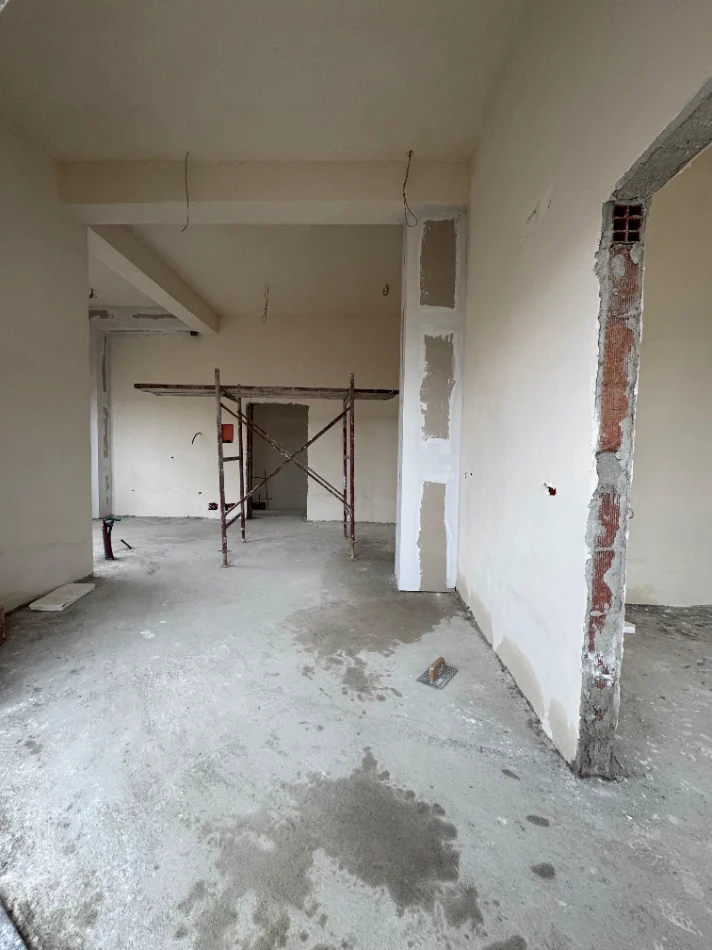 Tirane, Shitet Apartament 2+1+Verande, Kati 1, 82 m² & 43.2m2 Verande 190.000 € (Kodra e Diellit)