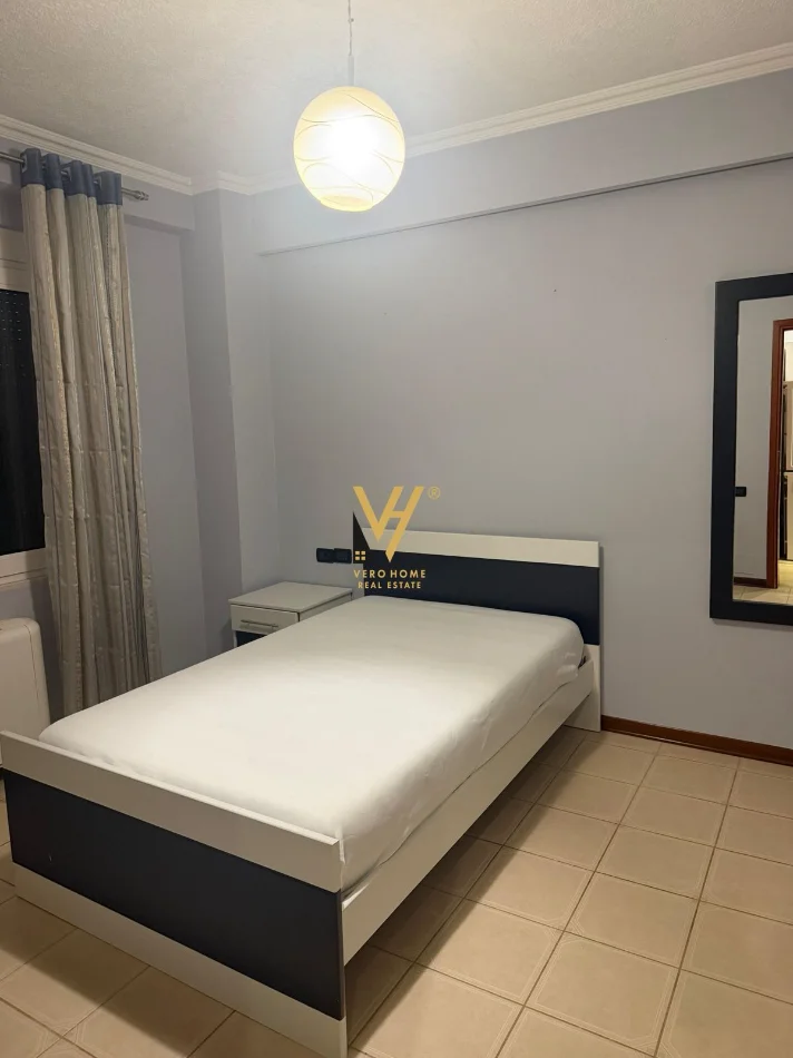 Tirane, jepet me qera apartament 2+1+Ballkon Kati 4, 160 m² 2.000 € (BLLOK)