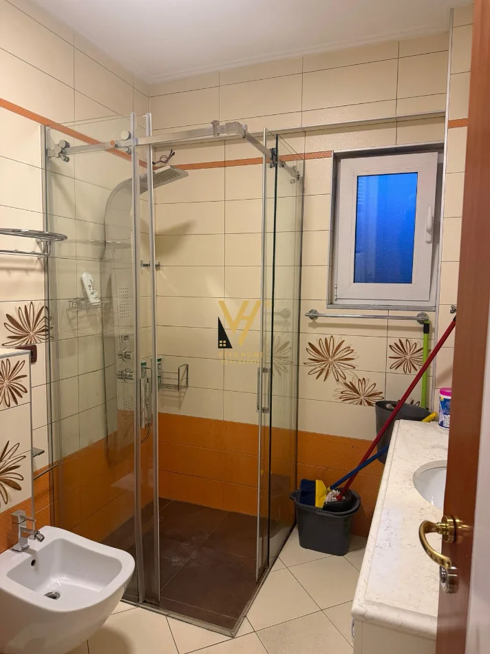 Tirane, jepet me qera apartament 2+1+Ballkon Kati 4, 160 m² 2.000 € (BLLOK)