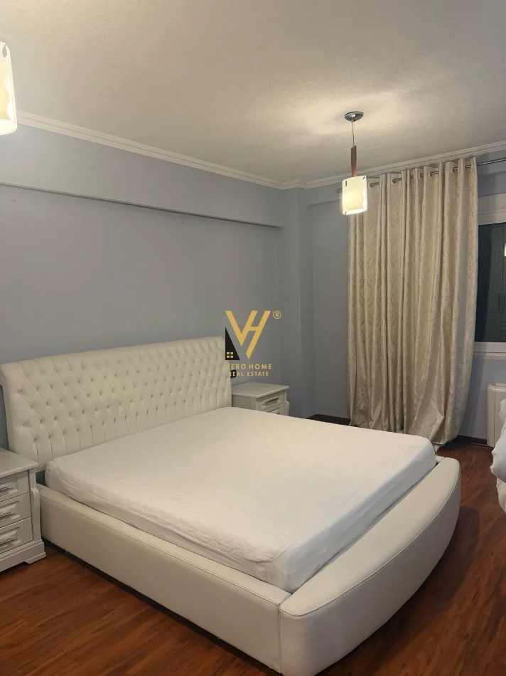 Tirane, jepet me qera apartament 2+1+Ballkon Kati 4, 160 m² 2.000 € (BLLOK)