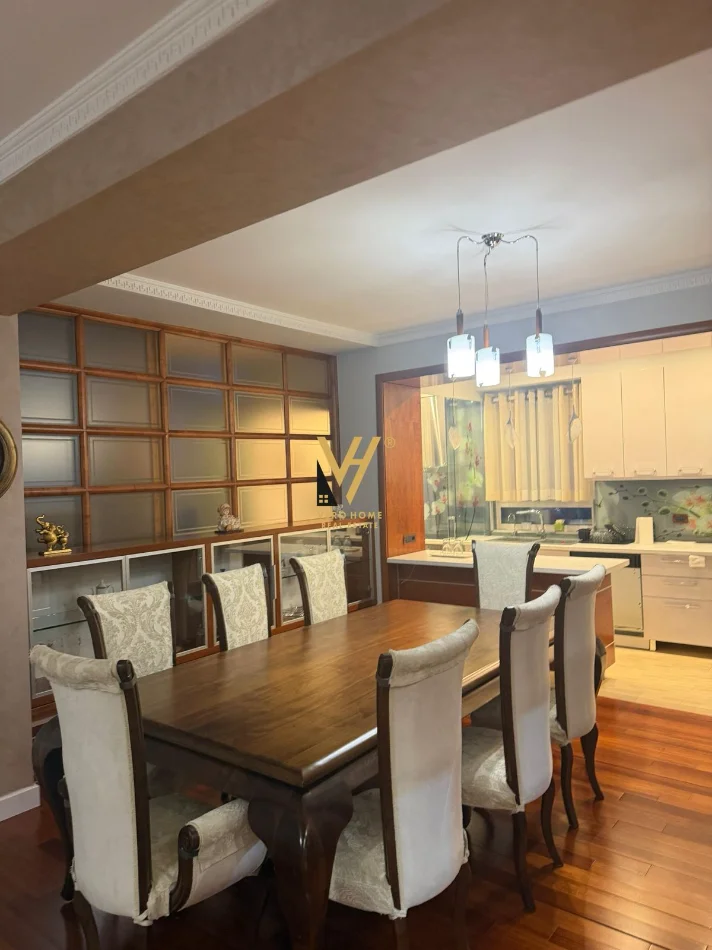 Tirane, jepet me qera apartament 2+1+Ballkon Kati 4, 160 m² 2.000 € (BLLOK)