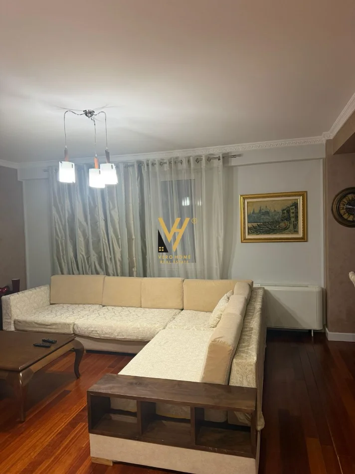 Tirane, jepet me qera apartament 2+1+Ballkon Kati 4, 160 m² 2.000 € (BLLOK)