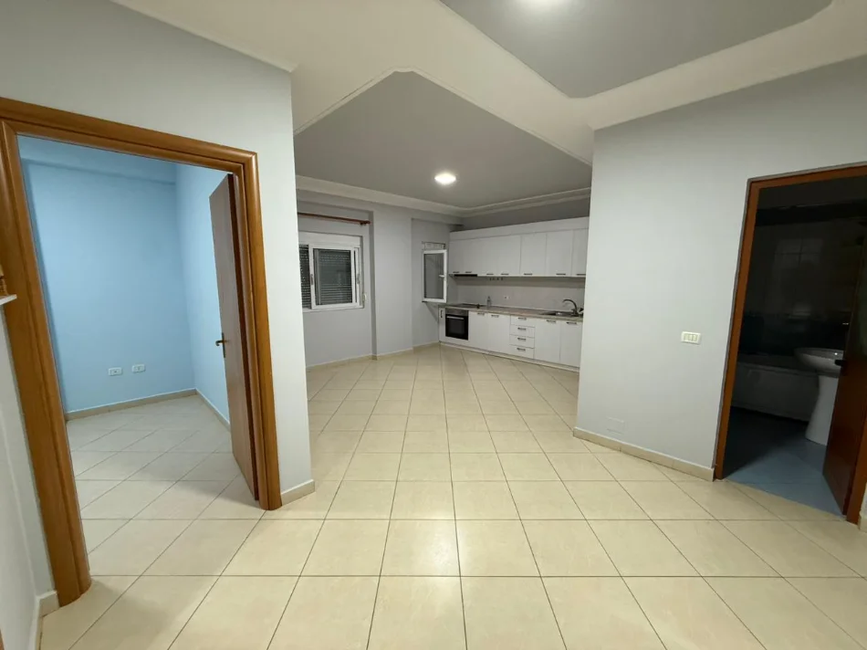 Tirane, jepet me qera apartament 2+1 Kati 4, 50.000LEKE (RIZA CEROVA)
