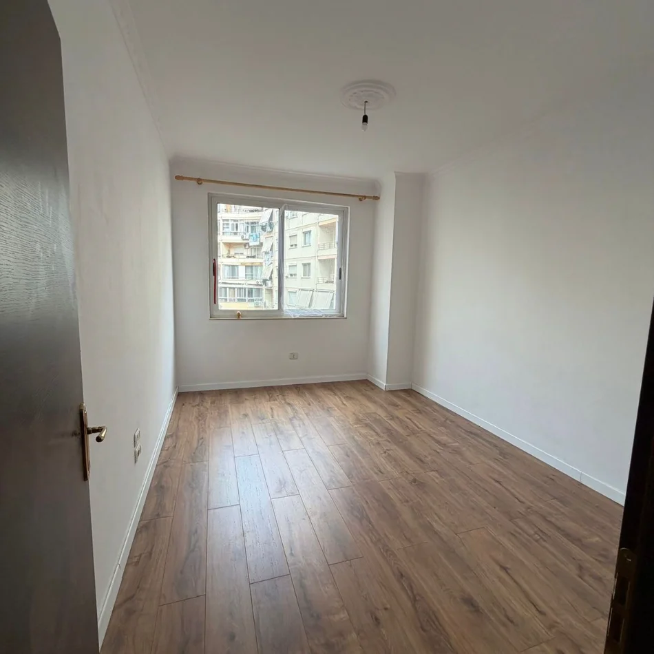 Tirane, shitet apartament 2+1+Ballkon , 91 m² 145.000 € (Kompleksi Fratari Astir)