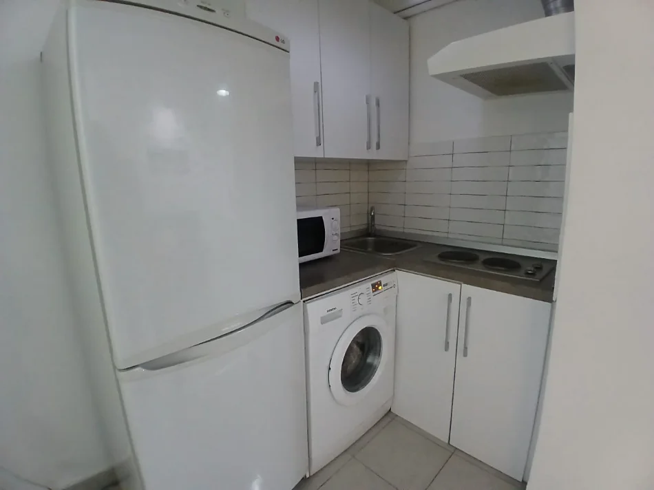 Tirane, jap me qera apartament 1+1 Kati 2, 45 m² 450 € (Rruga Durresit)