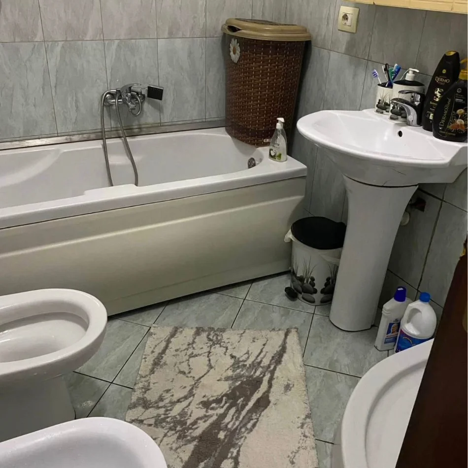 Tirane, shitet apartament 2+1+Ballkon , 101 m² 163.770 € (Fresku)