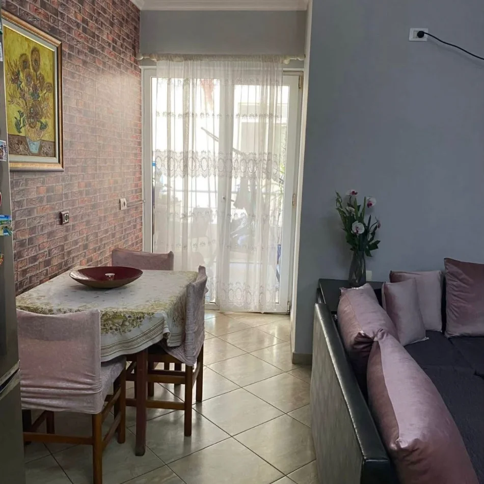 Tirane, shitet apartament 2+1+Ballkon , 101 m² 163.770 € (Fresku)