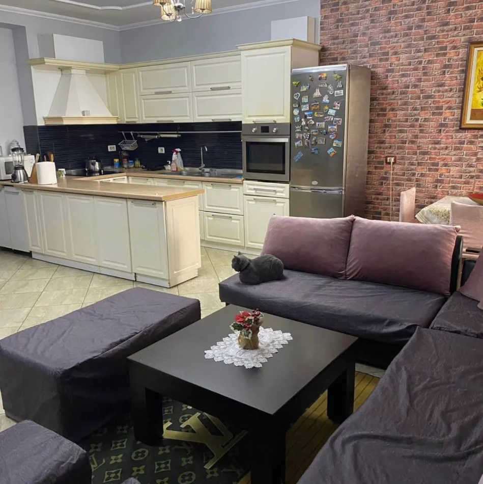 Tirane, shitet apartament 2+1+Ballkon , 101 m² 163.770 € (Fresku)