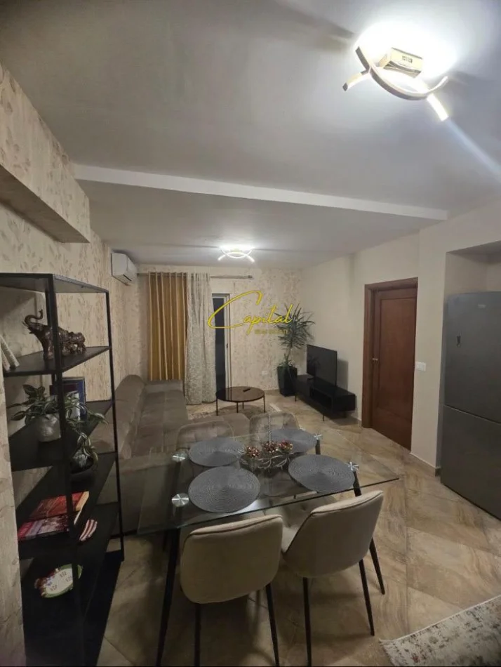 Tirane, jepet me qera apartament 1+1 Kati 7, 75 m² 650 € (RRUGA E BARRIKADAVE)