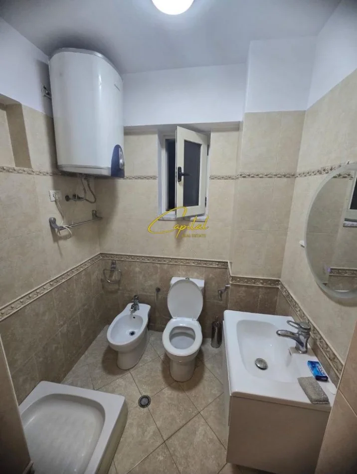 Tirane, jepet me qera apartament 1+1 Kati 7, 75 m² 650 € (RRUGA E BARRIKADAVE)