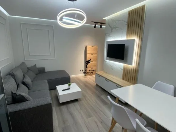 Tirane, jepet me qera apartament 1+1 Kati 6, 70 m² 500 € (KOMUNA E PARISIT)