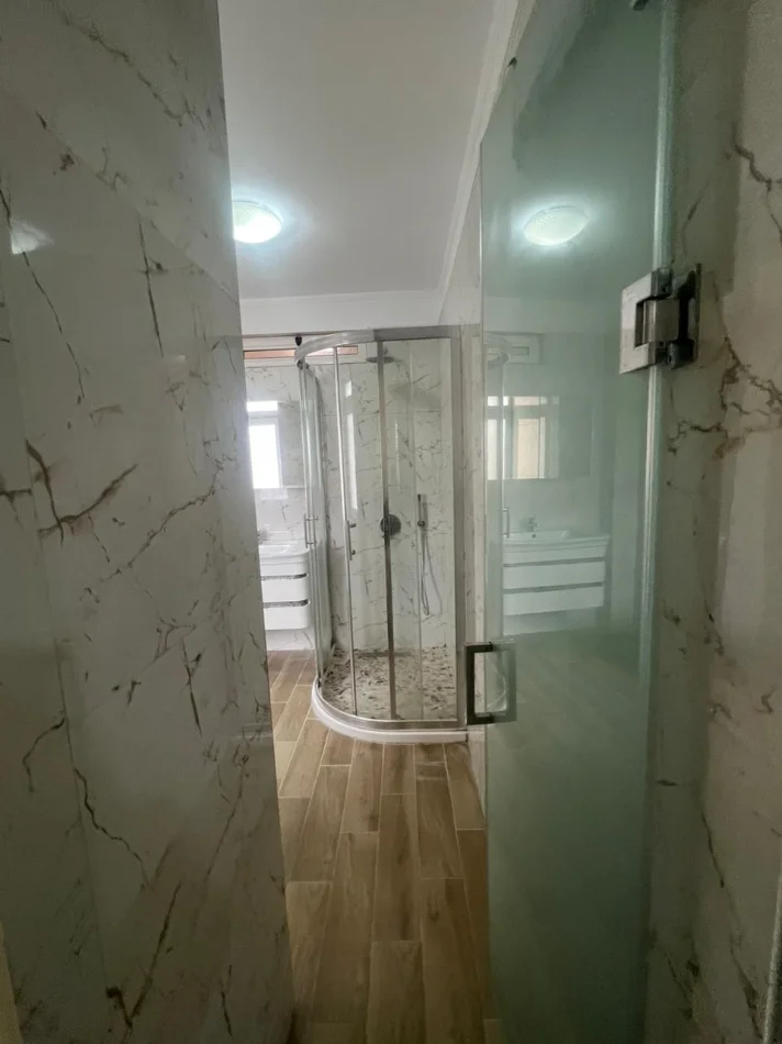 Tirane, shitet apartament 3+1+Ballkon Kati 4, 126 m² 209.000 € (UET)
