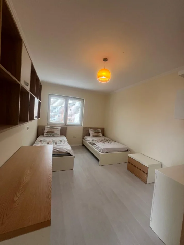 Tirane, shitet apartament 3+1+Ballkon Kati 4, 126 m² 209.000 € (UET)