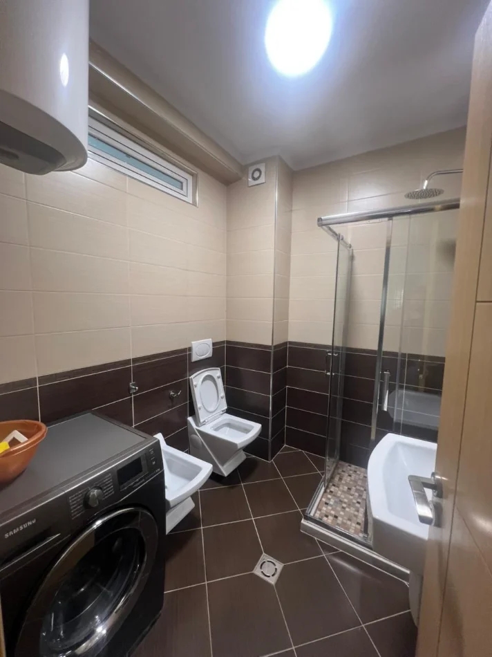 Tirane, shitet apartament 3+1+Ballkon Kati 4, 126 m² 209.000 € (UET)