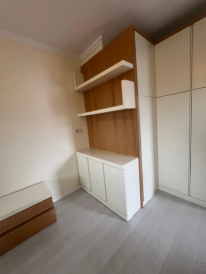 Tirane, shitet apartament 3+1+Ballkon Kati 4, 126 m² 209.000 € (UET)