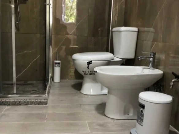 Tirane, jepet me qera apartament 1+1 Kati 2, 60 m² 450 € (XHAMLLIKU)